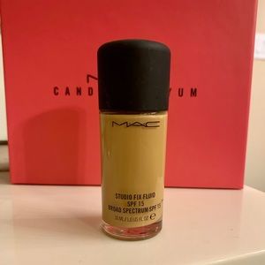 **MAC Studio Fix Fluid Foundation NC30**